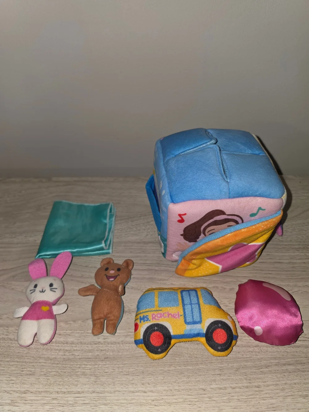 Ms. Rachel Surprise Learning Box